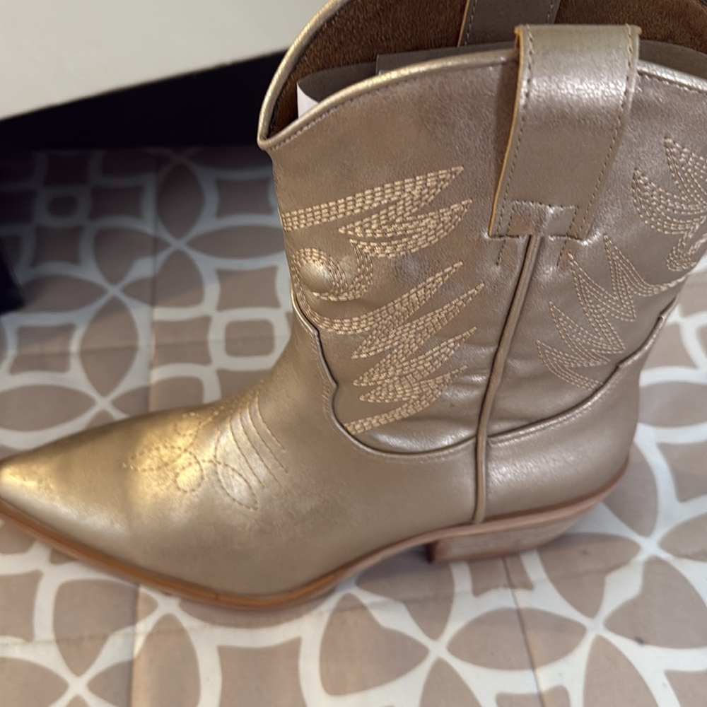 Gold Ladies Cowboy Boots - Picture 2 of 5